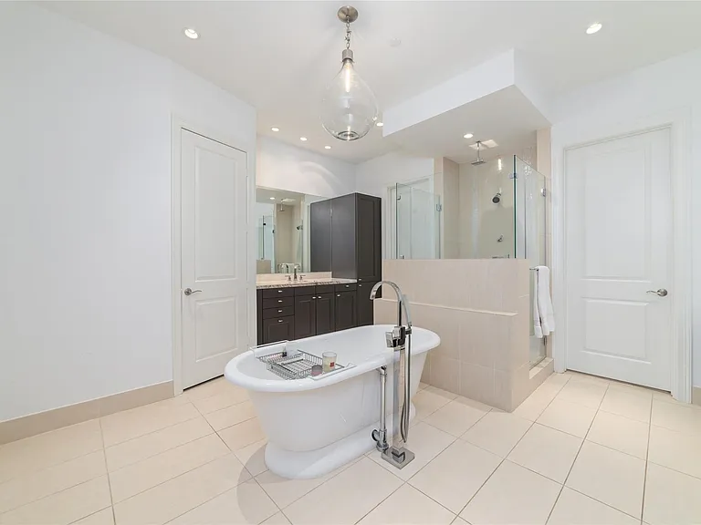 2221 Welch St #201 — Photo 38