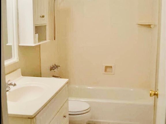 5th image of 541 Saint Ann St