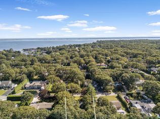 34 Homewood Dr, Hampton Bays, NY 11946