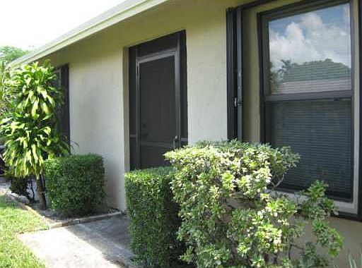 3rd image of 211 SE 1st Cir