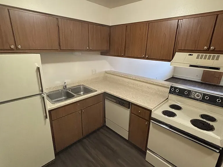 5650 W Wahner Ave #216 — Photo 4
