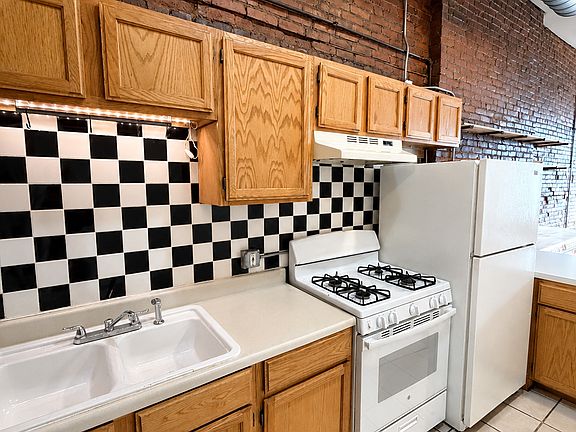 3rd image of 1832 W 25th St #2A