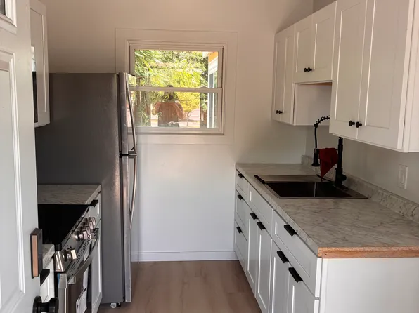 128 W Center St #3, Hastings, MI 49058