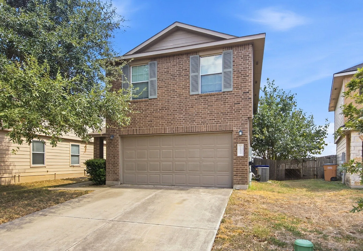 3 bed, 2.5 bath, 1659 sqft, $2,000 — Photo 2