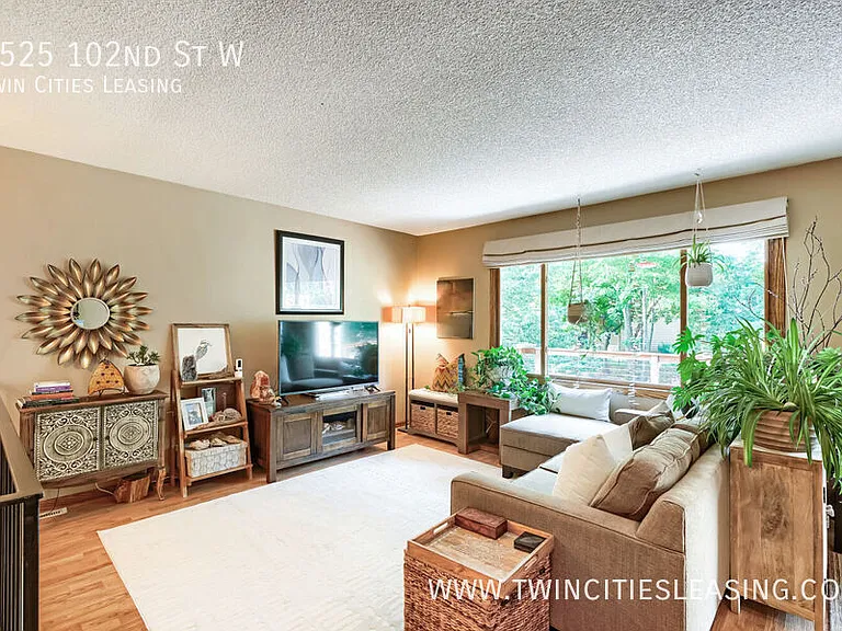 7525 W 102nd St — Photo 3