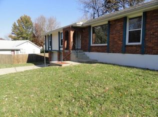 320 SW Keystone Ct, Blue Springs, MO 64014