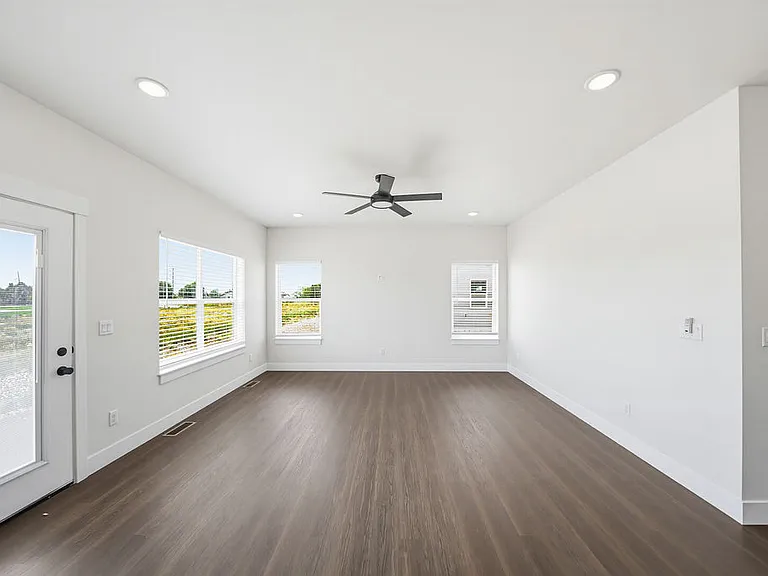 445 E River Ln — Photo 20