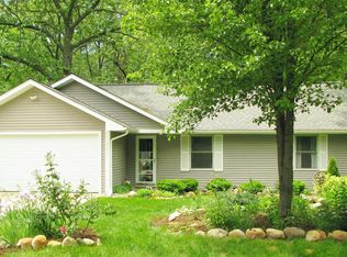 10674 Wolverine Dr, Pinckney, MI 48169