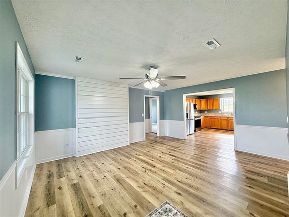 4th image of 8550 Bowling Green Rd