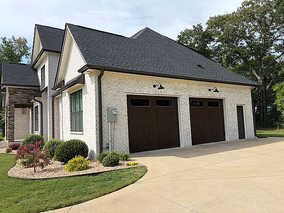 5th image of 758 Saddleridge Way