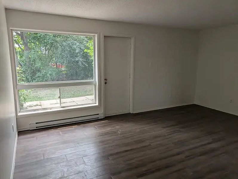 Peterborough Apartment for rent - 2 Bedrooms — photo 4