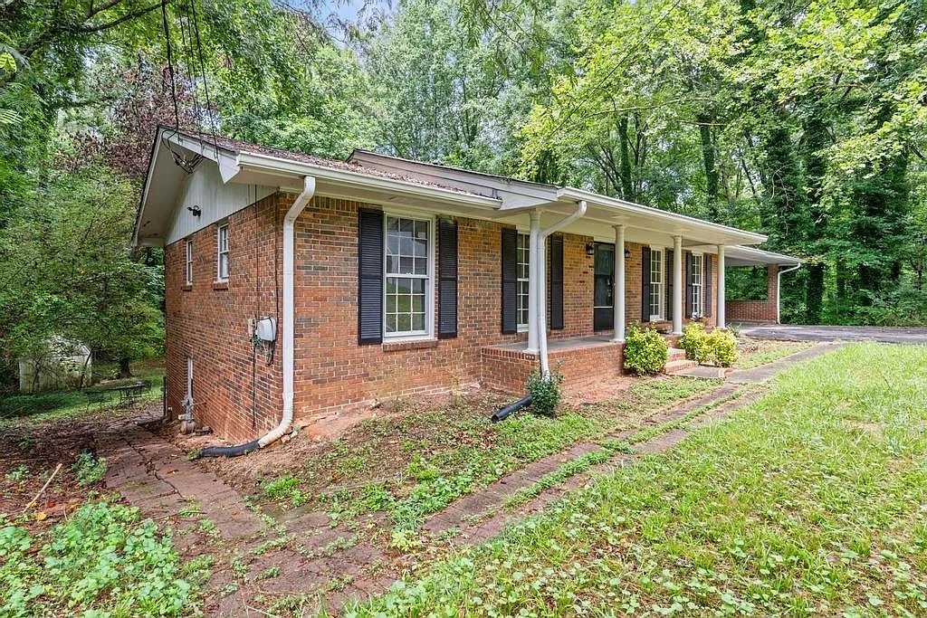 5 bed, 3.0 bath, 2741 sqft, $3,000 — Photo 3