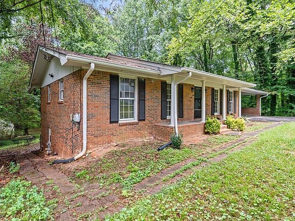 3rd image of 246 Barbara Ln SW