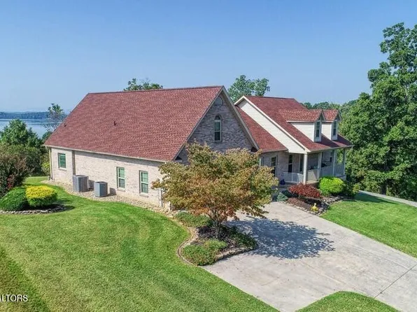 849 Pinnacle Dr, Dandridge, TN 37725
