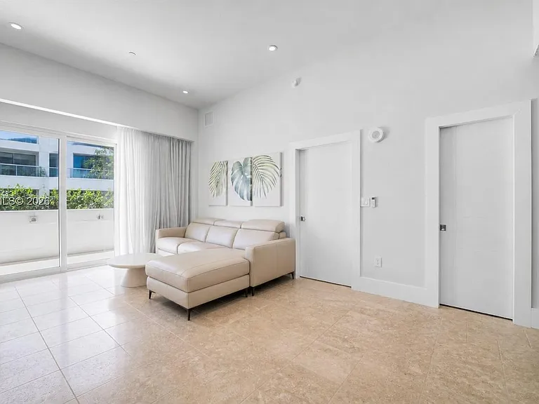 6917 Collins Ave #L-107 — Photo 8