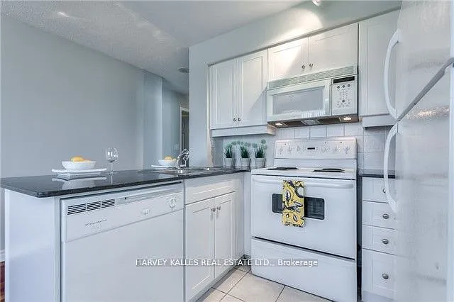 19 Barberry Pl #703 — Photo 8