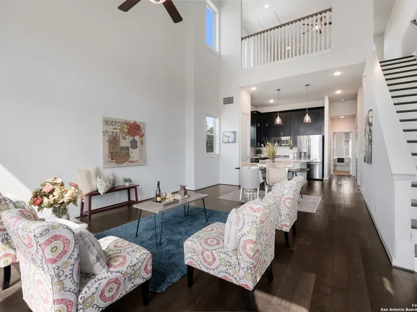2110 N SAINT MARYS ST, San Antonio, TX 78212