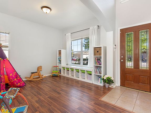 4th image of 121 Brown St