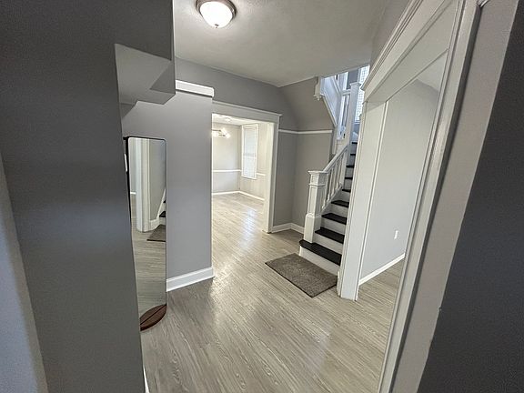 3rd image of 516 Woodbourne Ave