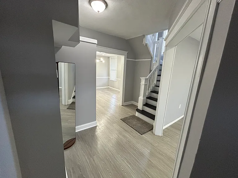 516 Woodbourne Ave — Photo 3