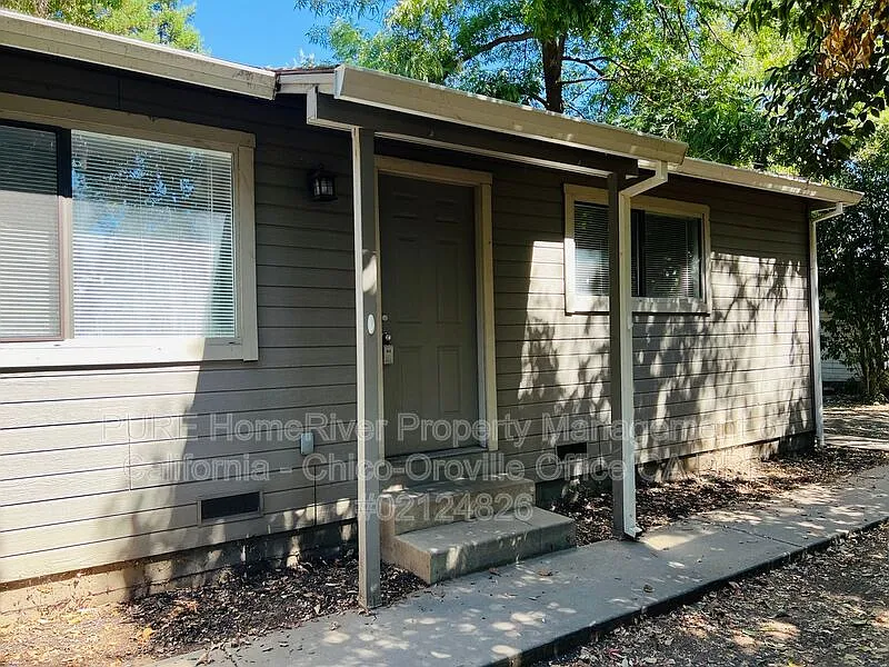 3 bed, 2.0 bath, 1050 sqft, $1,700 — Photo 2