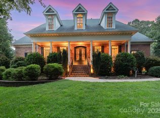 6045 Oxfordshire Rd, Waxhaw, NC 28173