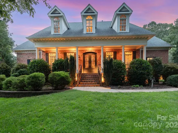 6045 Oxfordshire Rd, Waxhaw, NC 28173