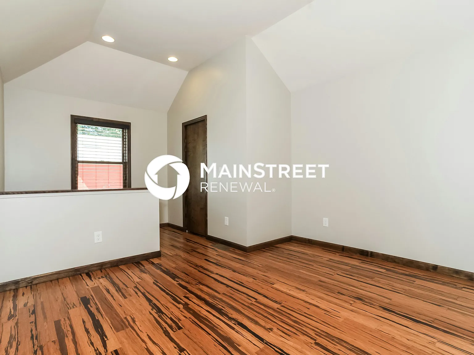 210 Frank St — Photo 3