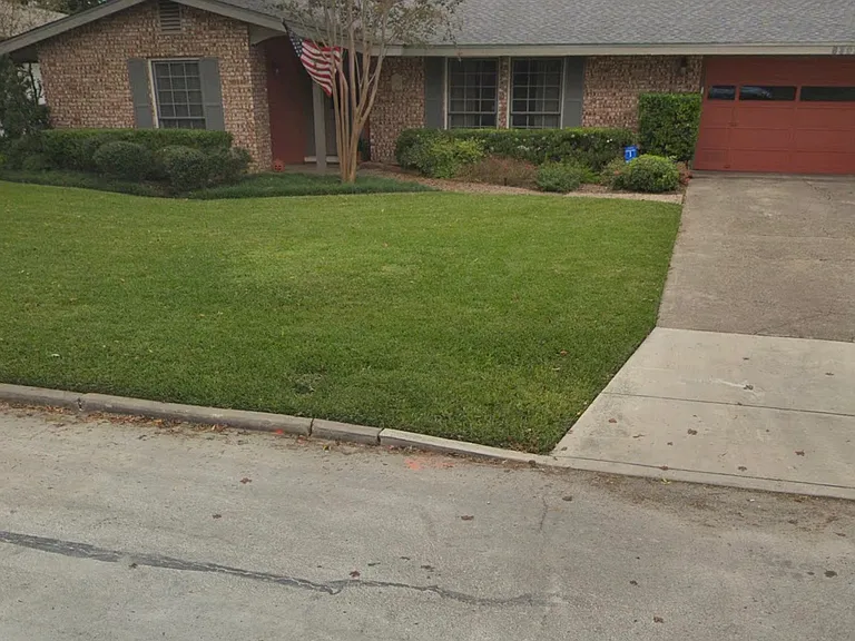 8306 Laurelhurst Dr — Photo 1