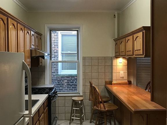 3rd image of 2372 28th St #2