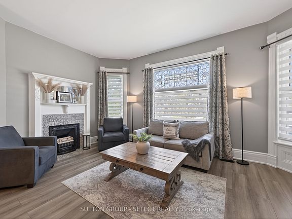 4th image of 28 Wellington St
