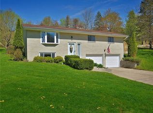 220 Durst Rd, Irwin, PA 15642