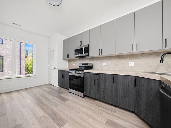4th image of 2030 Greenwood St #202