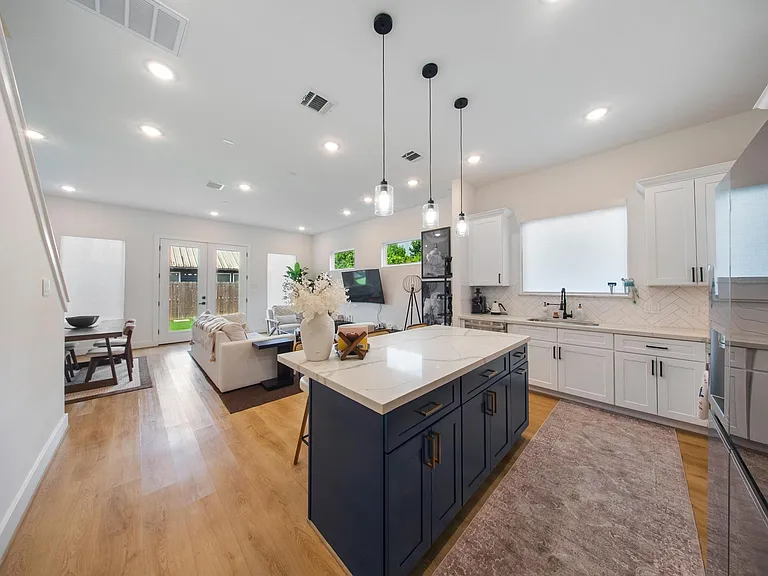 4032 Porter St — Photo 5