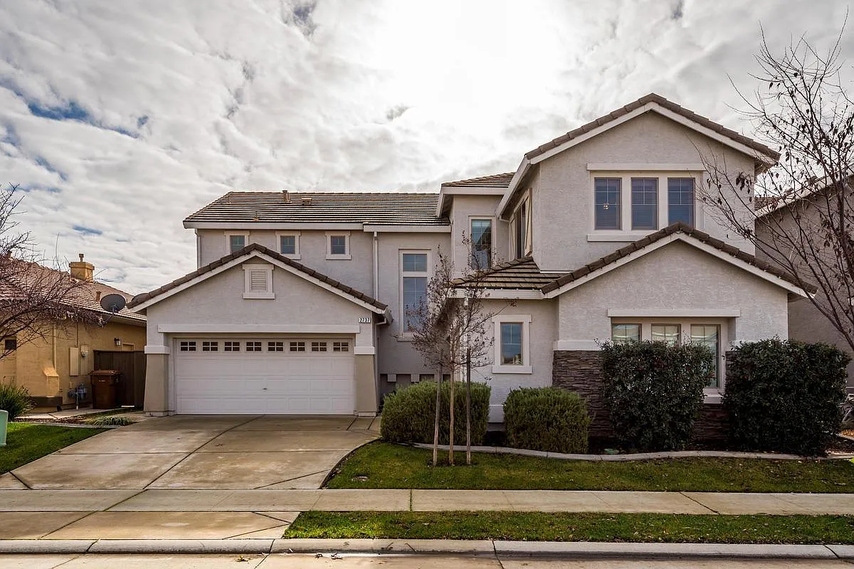 2737 Miramar Ln photo 1