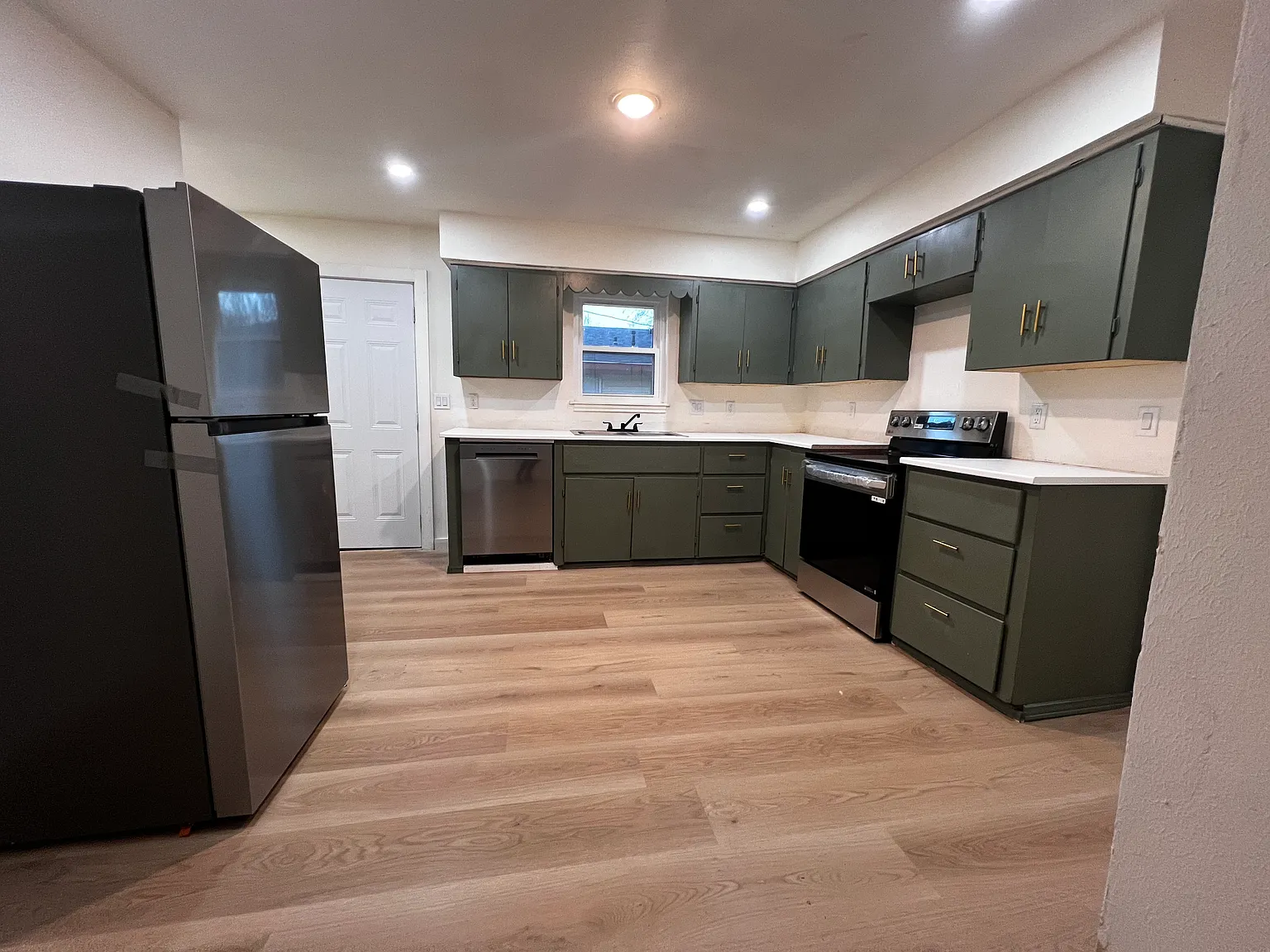 724 S Elm St — Photo 4