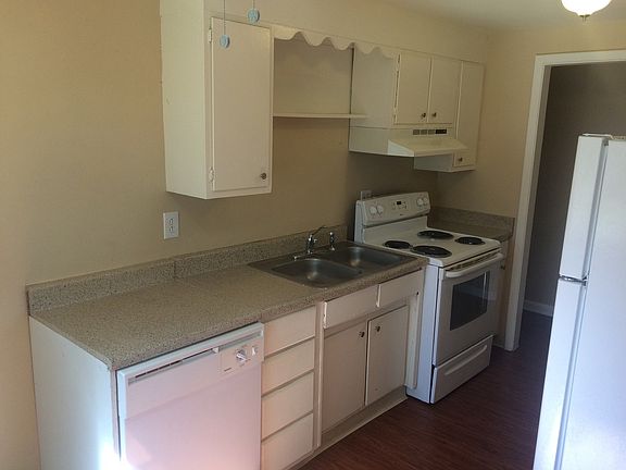 3rd image of 1160-1198 S Allison St #60-1