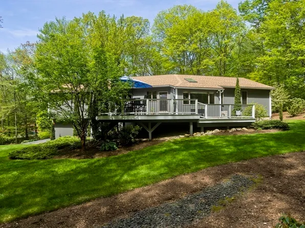 21 Birch Ln, Northampton, MA 01062