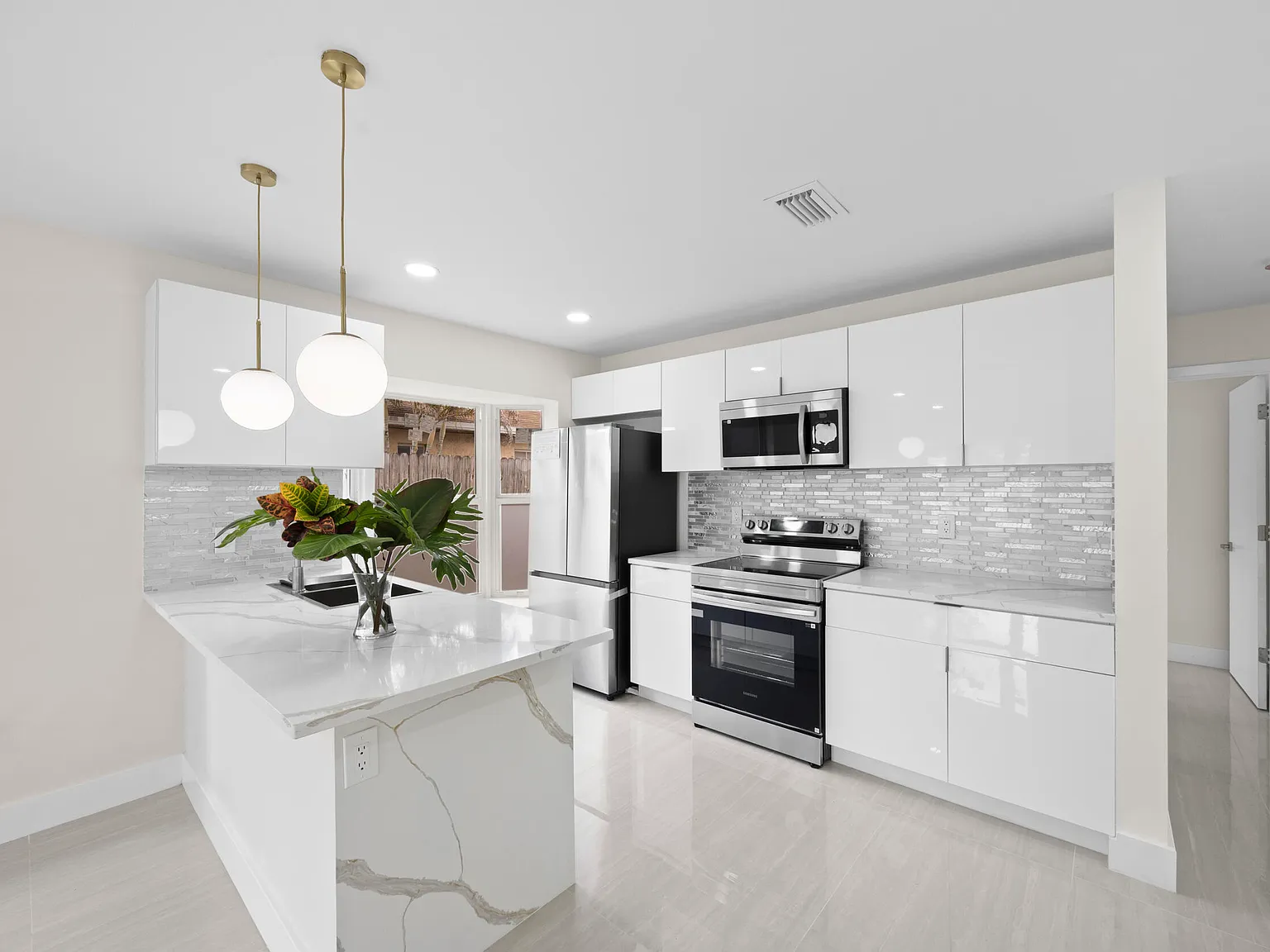 2 bed, 2.0 bath, 861 sqft, $2,600 — Photo 1