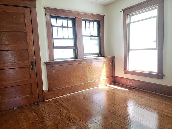 5th image of 423 Steward Ave Floor 1