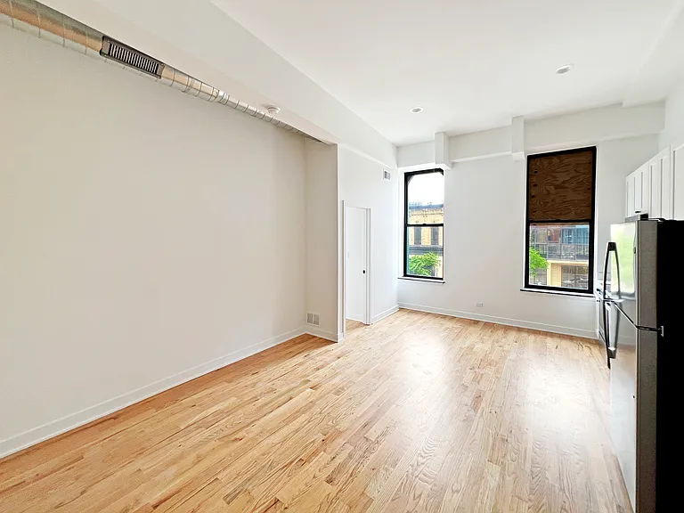 309 W Chicago Ave #201 — Photo 3