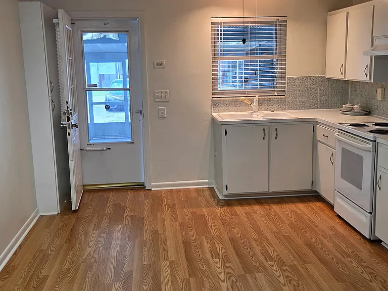 18 W Orange St — Photo 4