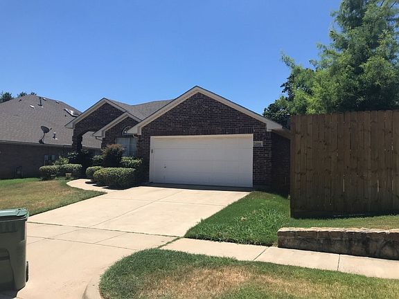 4th image of 2306 Broken Bough Ln