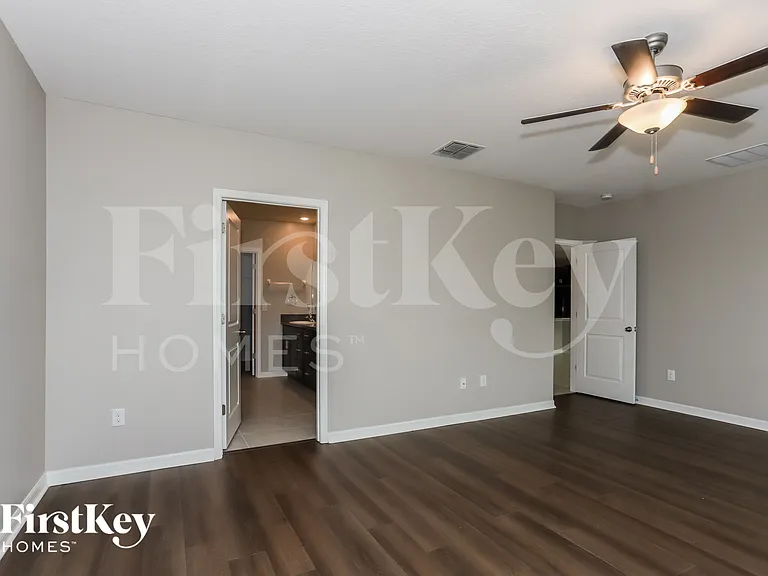 10226 Bright Crystal Ave — Photo 8