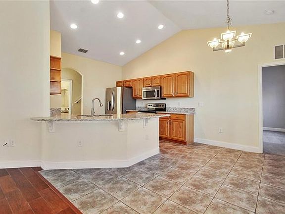 5th image of 19415 Wembley Ave