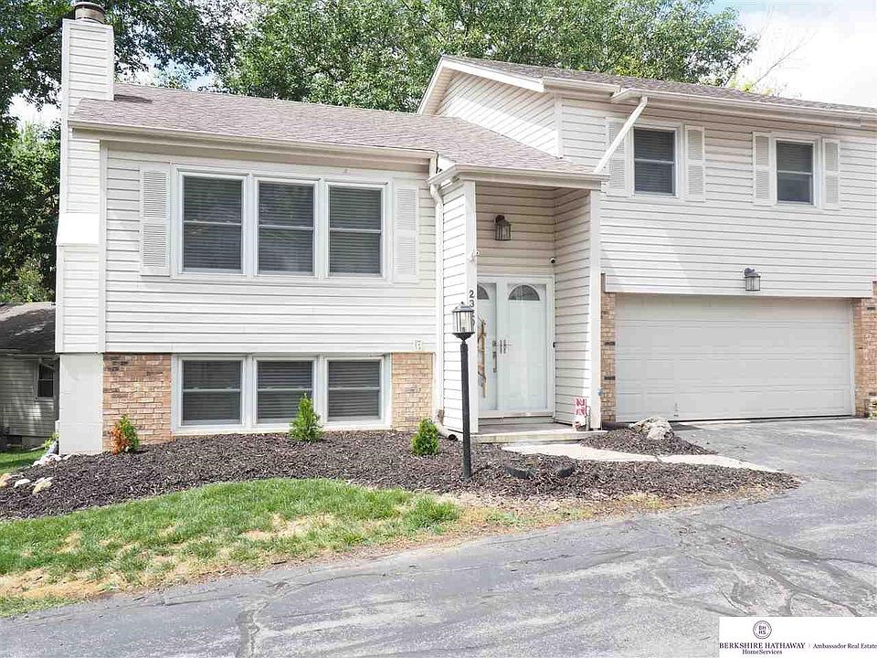1st image of 2320 S 118th Ct