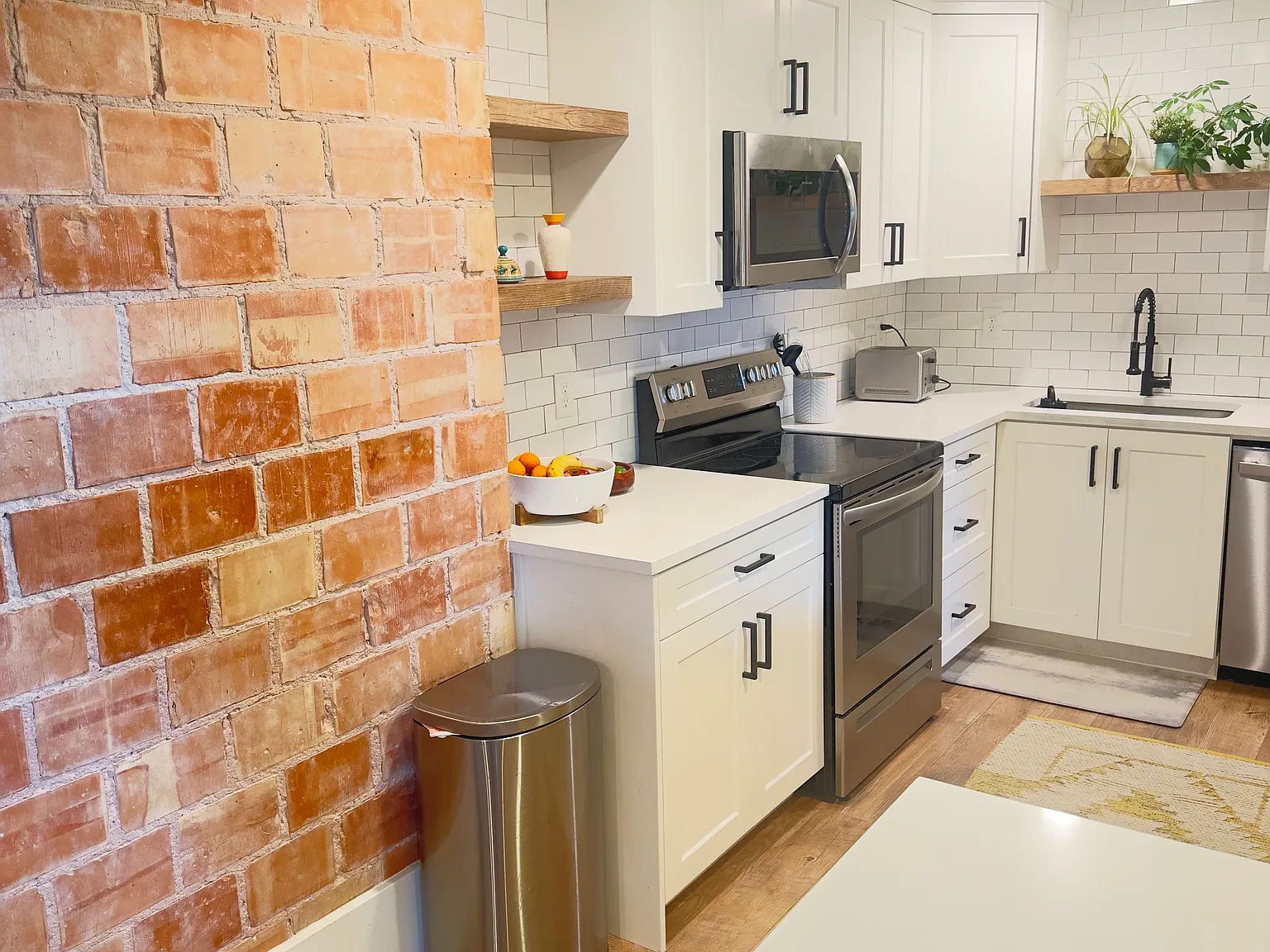 3 bed, 1402 sqft, $3,000 — Photo 1