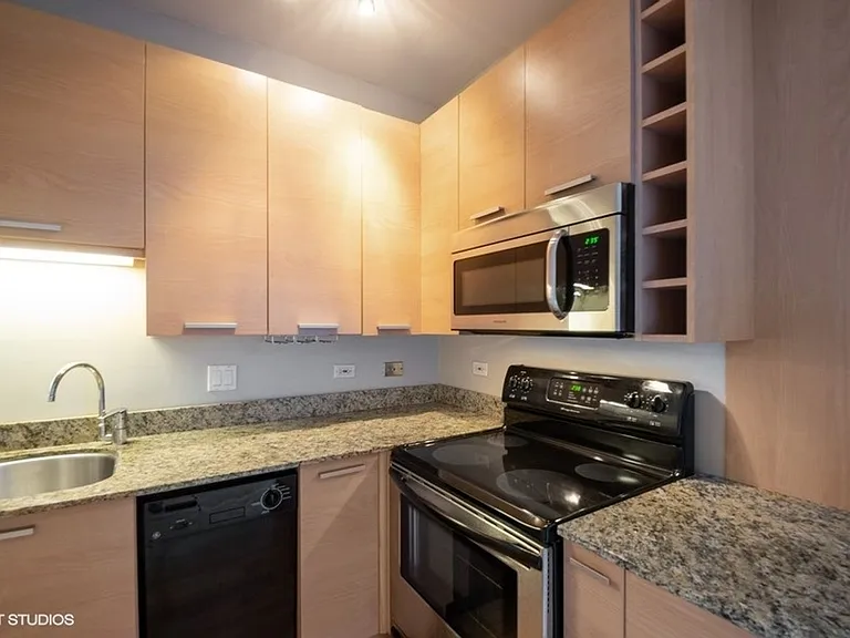 732 W Bittersweet — Photo 13