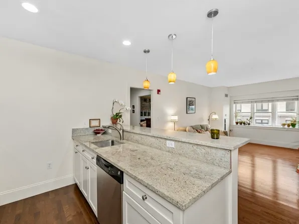 116 Rantoul St APT 503, Beverly, MA 01915