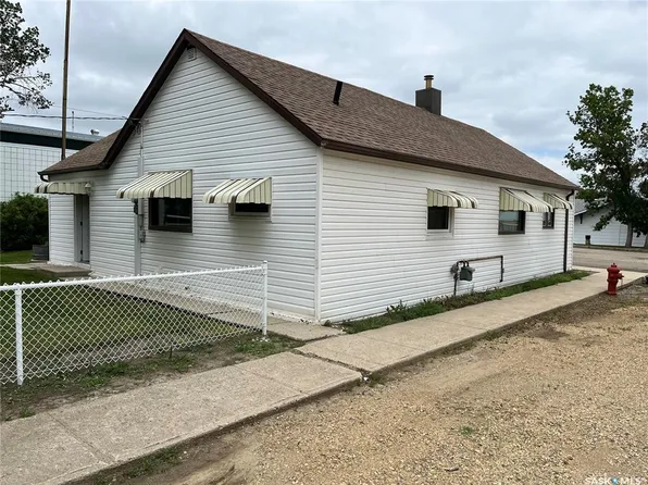 43 2nd AVENUE E, Lafleche, SK S0H 2K0